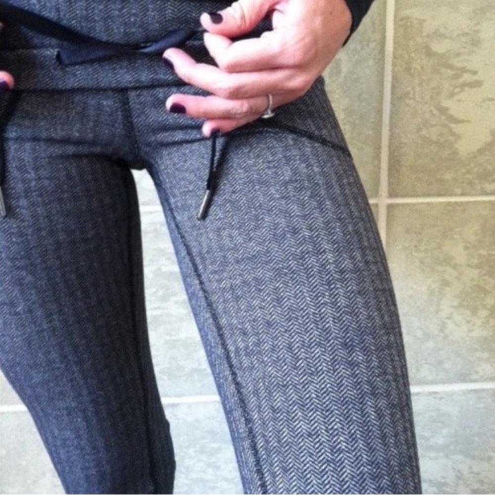 EUC Lululemon giant dark grey herringbone brushed skinny will leggings size 10